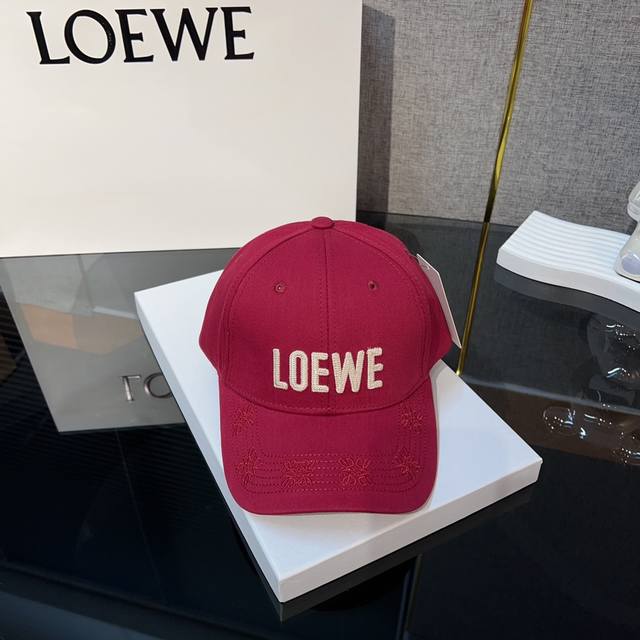 特批 罗意威 Loewe最新高奢刺绣鸭舌帽 洗水效果刚刚好 特别显高档帽里深度很够 所以特别明星范 日常ootd必备